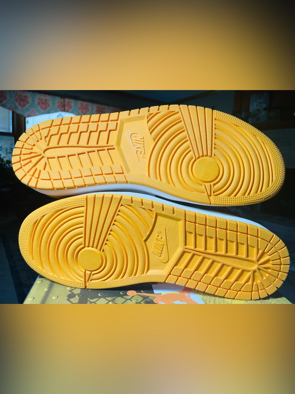 Jordan 1 Retro High Jordan 1 Retro High OG 🚖 Taxi 🚖 11M - Picture 13 of 16